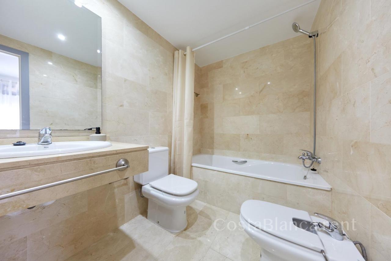 Luxurious, Newly-Renovated Large 2-Bedroom Condo By The Beach Бенідорм Екстер'єр фото