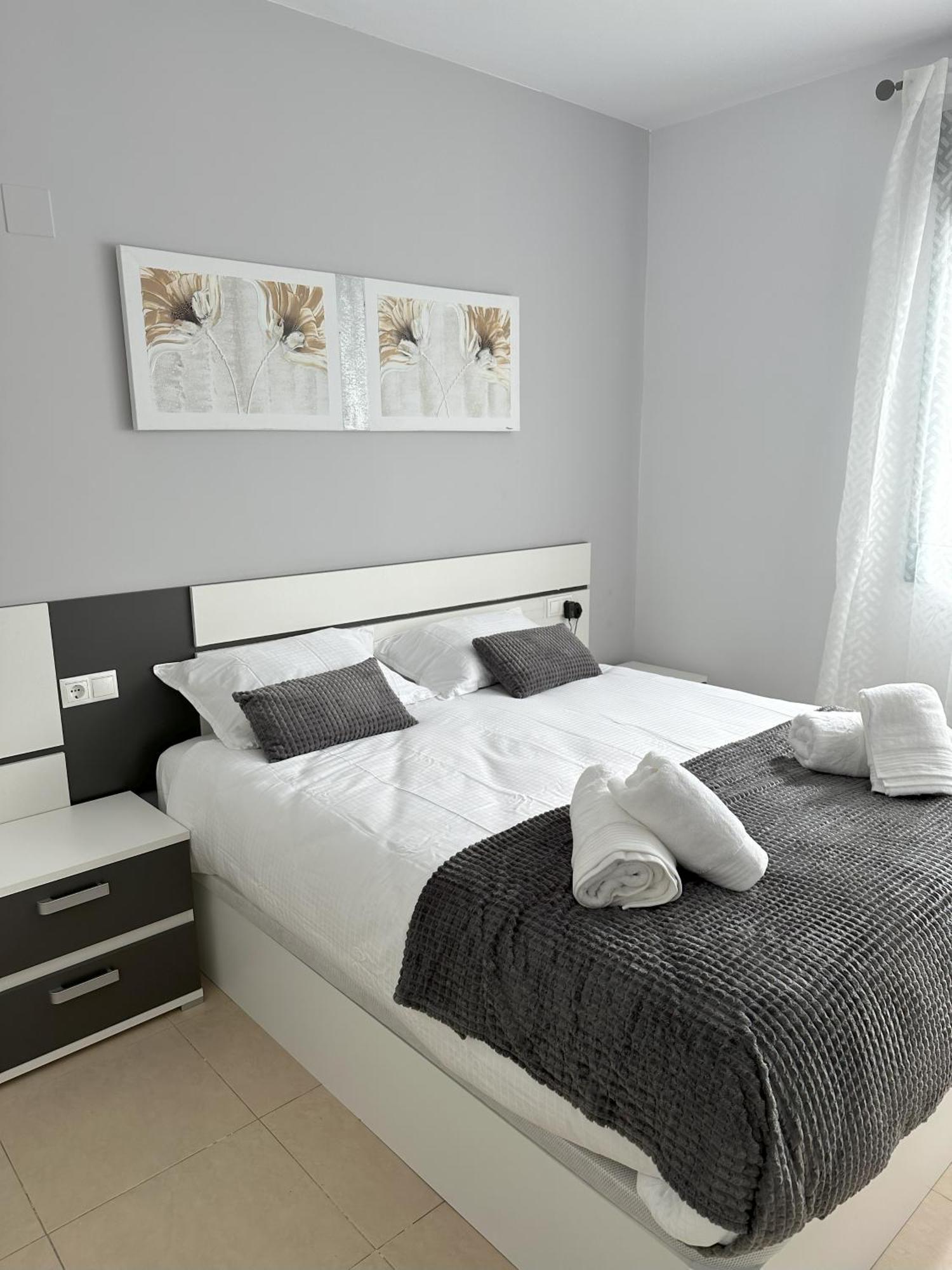Luxurious, Newly-Renovated Large 2-Bedroom Condo By The Beach Бенідорм Екстер'єр фото