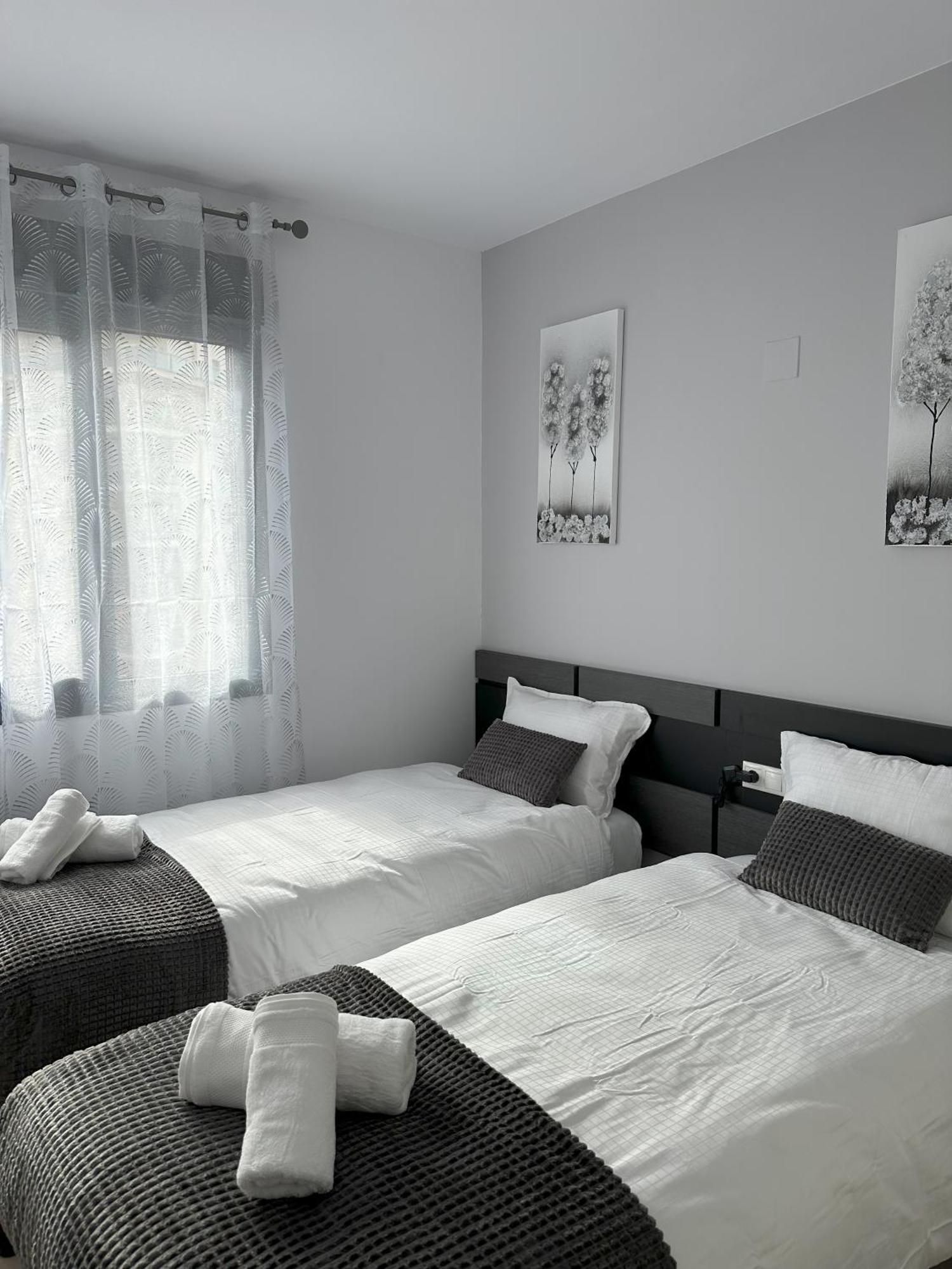 Luxurious, Newly-Renovated Large 2-Bedroom Condo By The Beach Бенідорм Екстер'єр фото