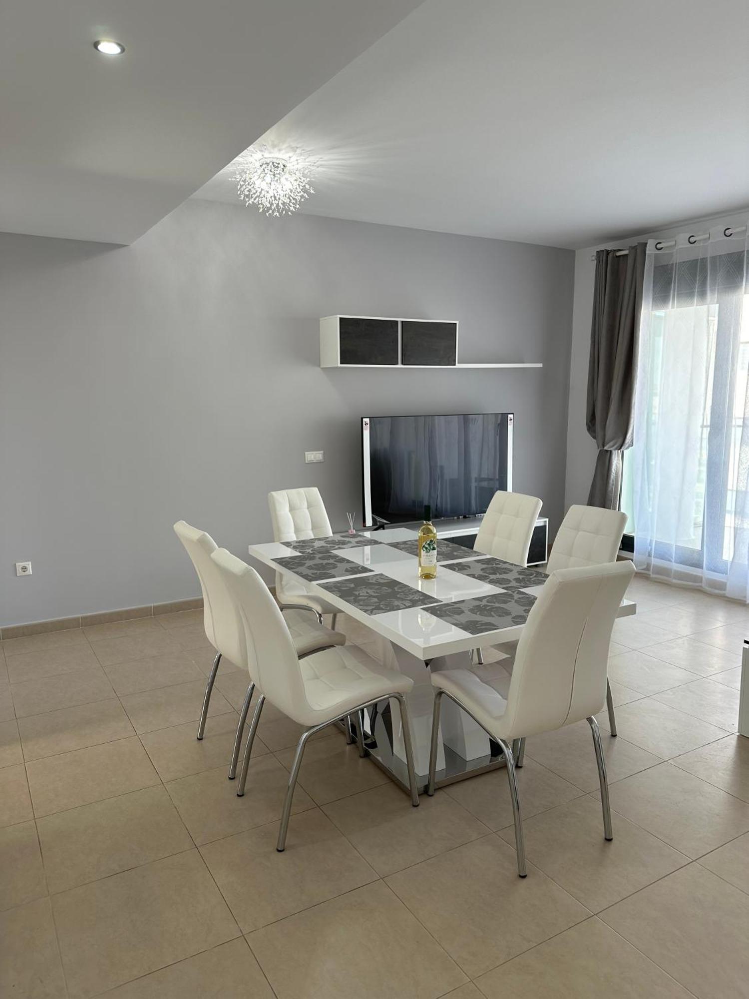 Luxurious, Newly-Renovated Large 2-Bedroom Condo By The Beach Бенідорм Екстер'єр фото