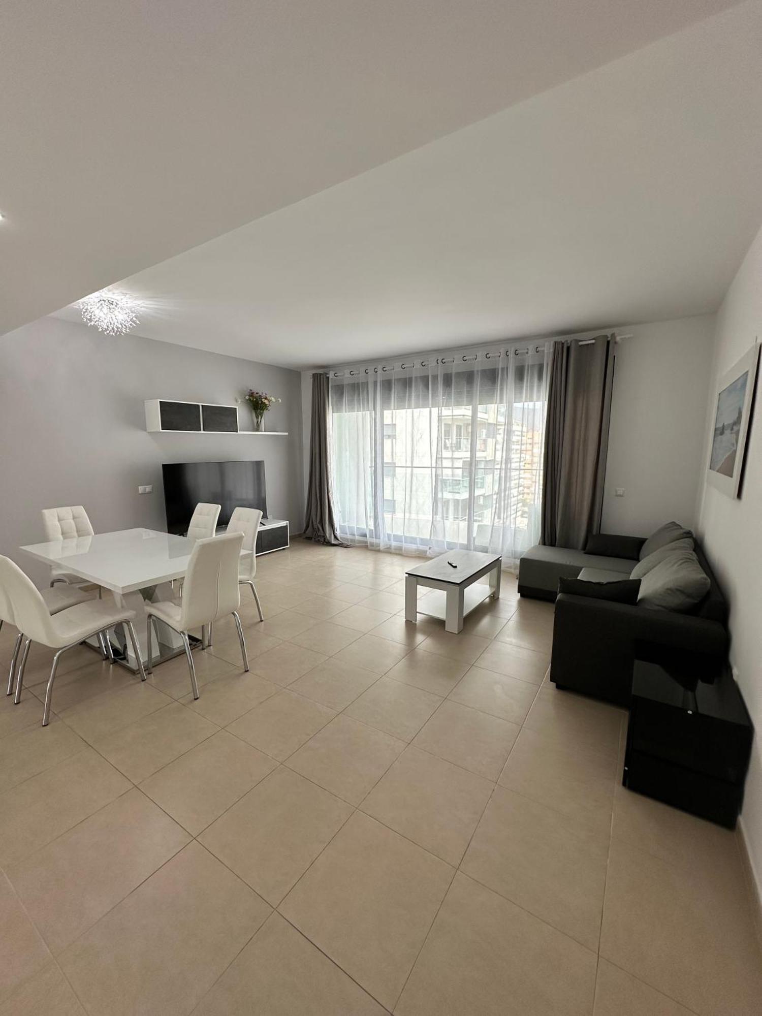 Luxurious, Newly-Renovated Large 2-Bedroom Condo By The Beach Бенідорм Екстер'єр фото