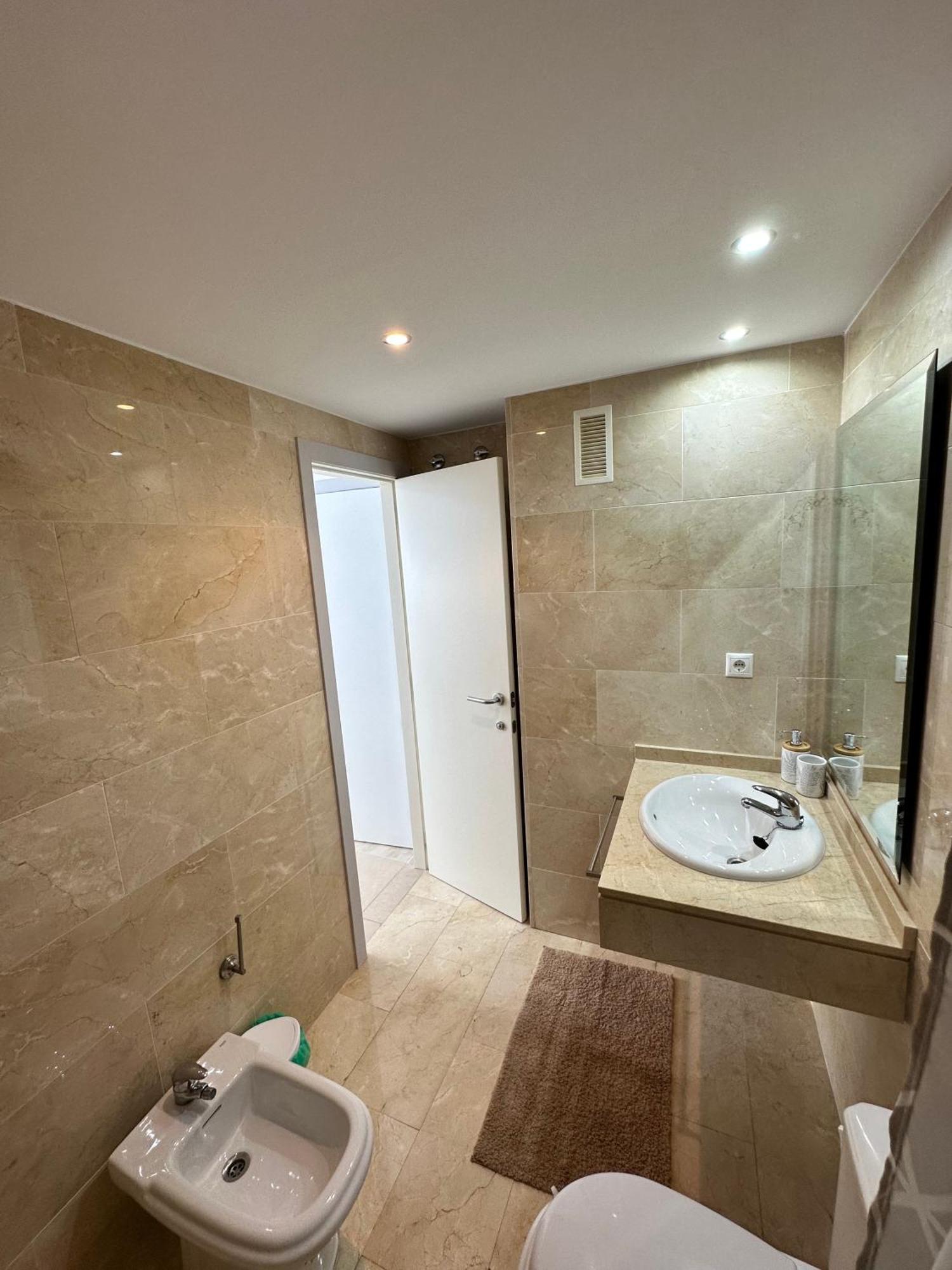 Luxurious, Newly-Renovated Large 2-Bedroom Condo By The Beach Бенідорм Екстер'єр фото
