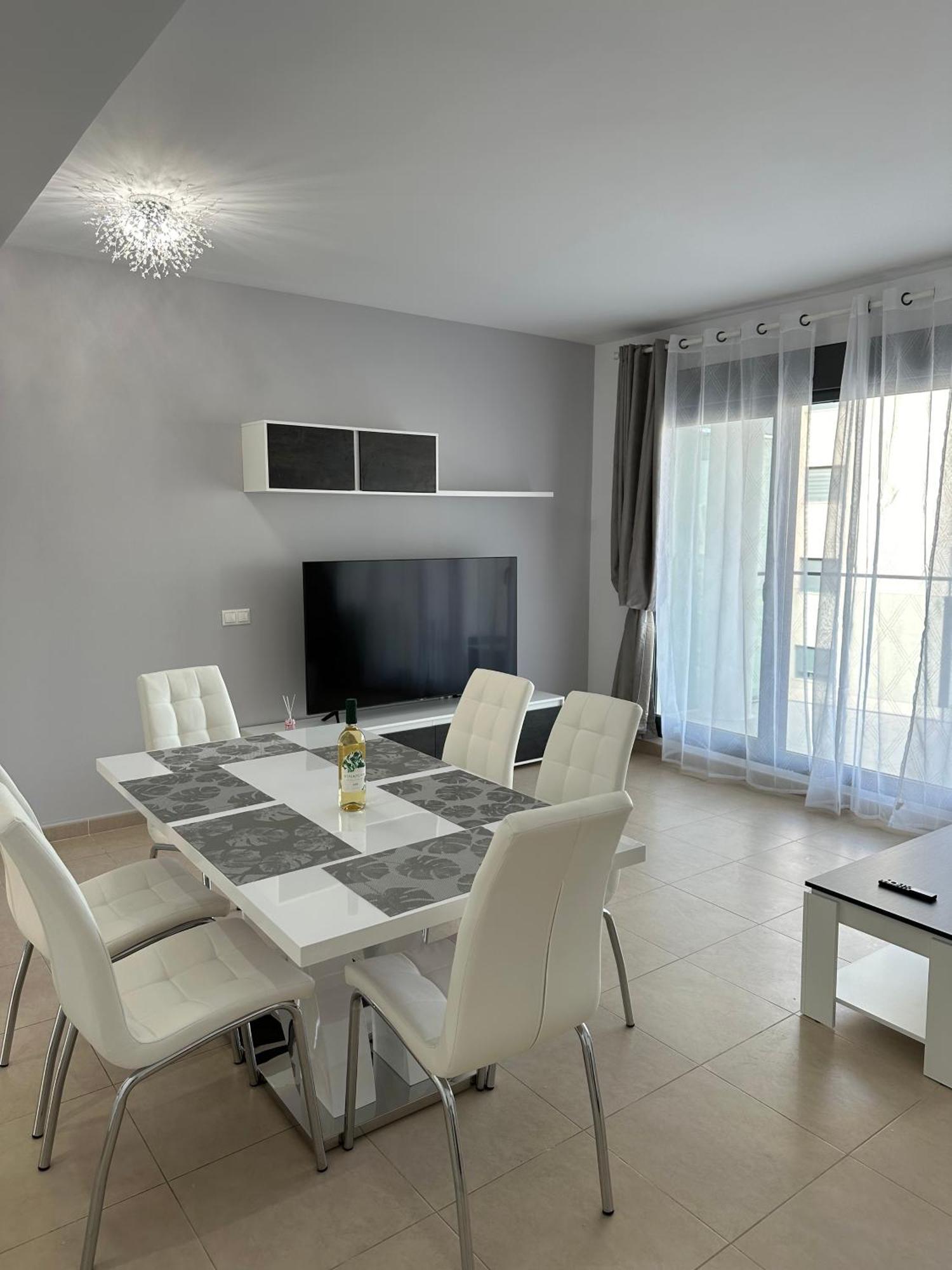 Luxurious, Newly-Renovated Large 2-Bedroom Condo By The Beach Бенідорм Екстер'єр фото