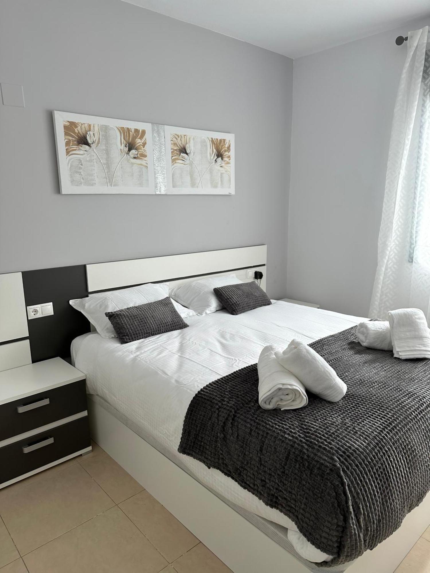 Luxurious, Newly-Renovated Large 2-Bedroom Condo By The Beach Бенідорм Екстер'єр фото